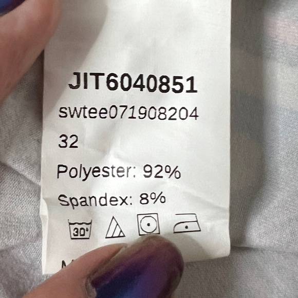 NWOT Comics Top - Picture 8 of 8